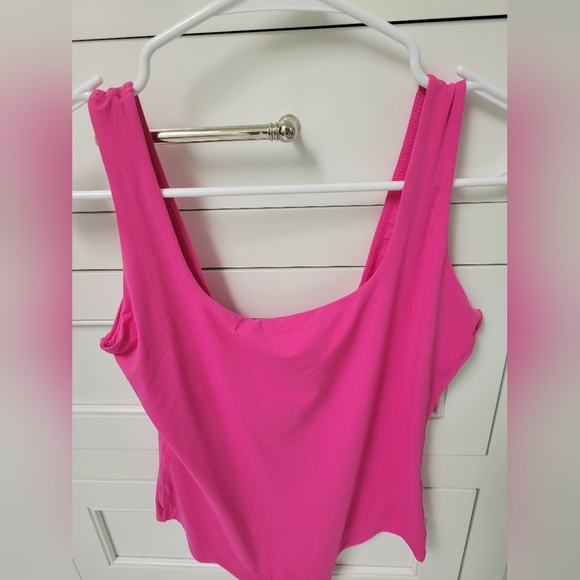 Pink seamless tank bodysuit - Picture 6 of 7
